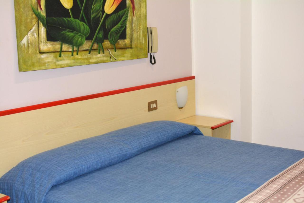 Hotel La Madunina Varazze Exteriör bild